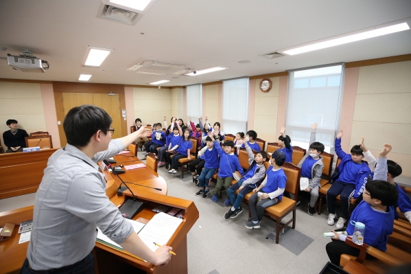 '세곡초 3-3 청소년 의회체험교실' 게시글의 사진(4) '크기변환_U02A4221.JPG'