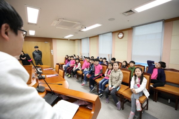 '개봉초 3-9 청소년의회체험교실' 게시글의 사진(4) '크기변환_U02A6957.JPG'
