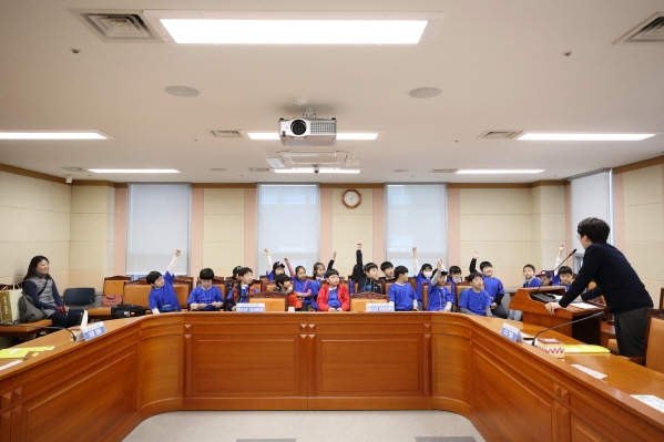 '세곡초3-1 청소년의회체험교실' 게시글의 사진(3) '크기변환_U02A4430.JPG'