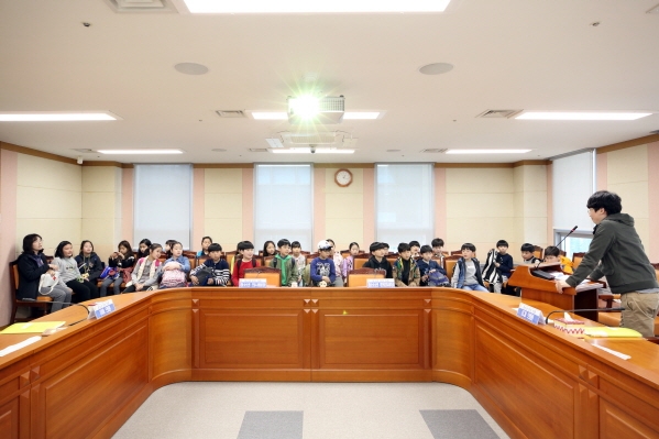 '천왕초 3-빛누리반 청소년의회체험교실' 게시글의 사진(2) '크기변환_U02A5206.JPG'