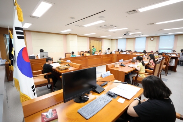 '천왕초 3-들누리반 청소년의회체험교실' 게시글의 사진(2) '3I3A3723.JPG'