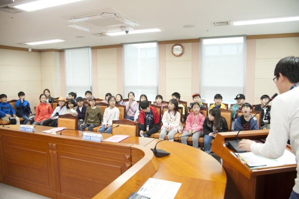 '천왕초 3-강누리반 청소년의회체험교실' 게시글의 사진(4) '크기변환_DSC_3692.JPG'