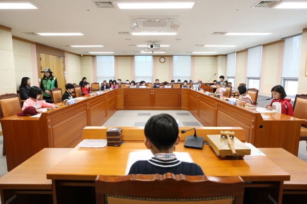 '천왕초 3-샘누리반 청소년의회체험교실' 게시글의 사진(6) '크기변환_U02A5716.JPG'