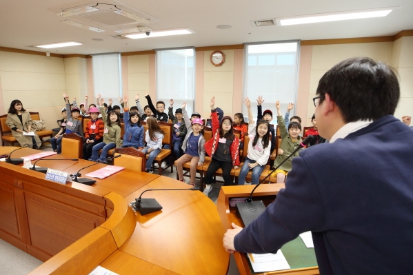 '천왕초 3-꿈반 청소년의회체험교실' 게시글의 사진(4) '크기변환_천왕초 꿈반 (4).JPG'