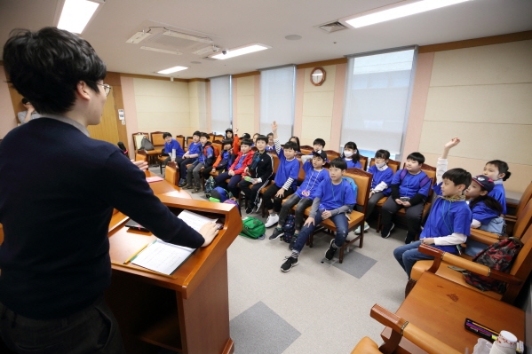 '세곡초3-1 청소년의회체험교실' 게시글의 사진(4) '크기변환_U02A4434.JPG'