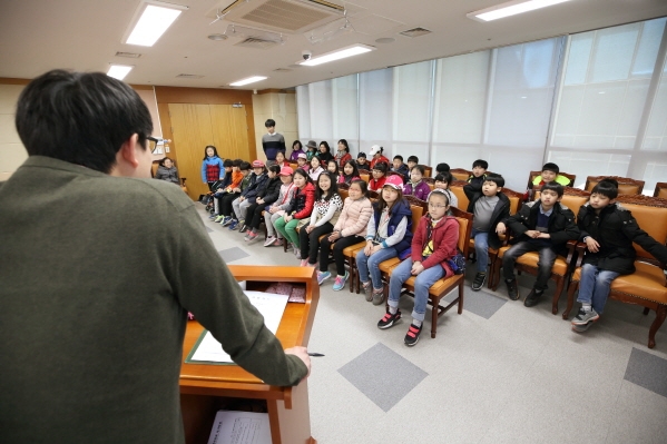 '고산초 3-3, 4 청소년 의회체험교실' 게시글의 사진(3) '크기변환_U02A3652.JPG'