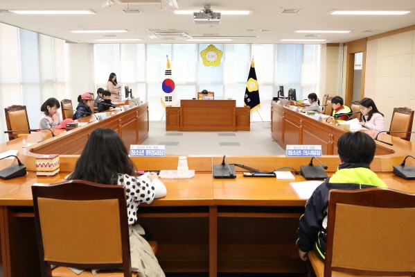 '고산초 3-3, 4 청소년 의회체험교실' 게시글의 사진(5) '크기변환_U02A3724.JPG'