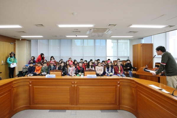 '고산초 3-3, 4 청소년 의회체험교실' 게시글의 사진(2) '크기변환_U02A3646.JPG'