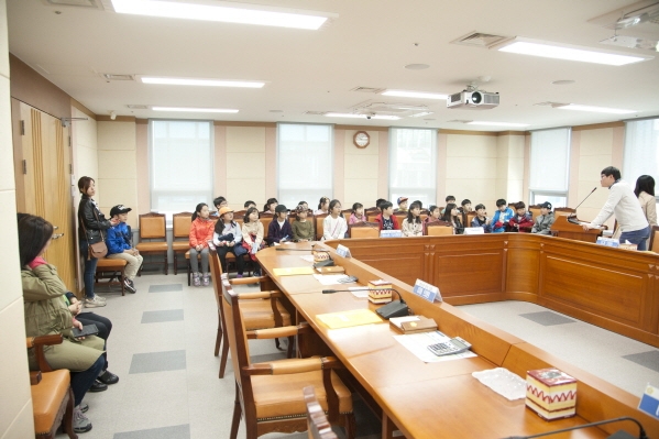 '천왕초 3-강누리반 청소년의회체험교실' 게시글의 사진(3) '크기변환_DSC_3677.JPG'
