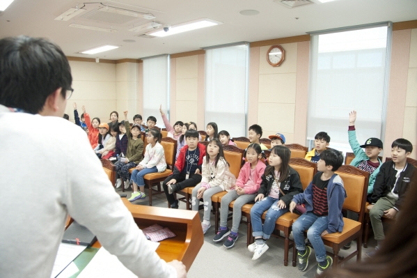 '천왕초 3-강누리반 청소년의회체험교실' 게시글의 사진(5) '크기변환_DSC_3707.JPG'