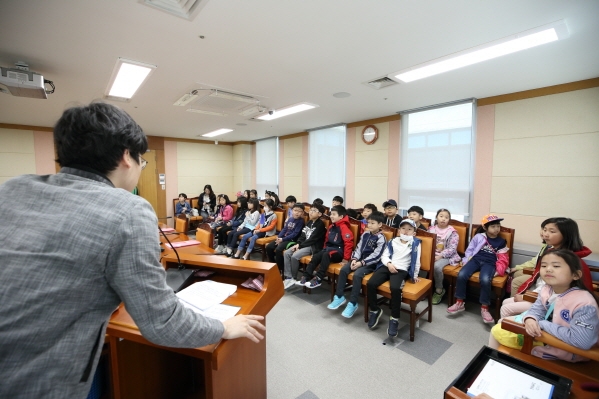 '천왕초 3-샘누리반 청소년의회체험교실' 게시글의 사진(3) '크기변환_U02A5674.JPG'