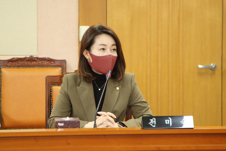 '2022년 행정사무감사 강평 및 총평' 게시글의 사진(14) '크기변환_전미숙 (2).JPG'