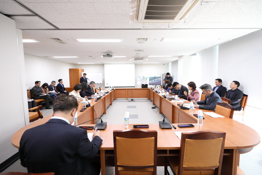 '자원순환센터 보완공사 설명회' 게시글의 사진(4) '김영곤,김철수.JPG'