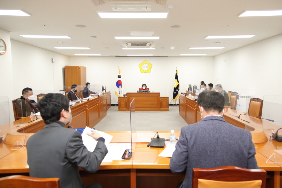 '제305회 구로구의회 정례회 회기중 행정기획위원회 안건심사' 게시글의 사진(5) '이명숙,이재만,서호연,김철수,박평길,정형주 (2).JPG'