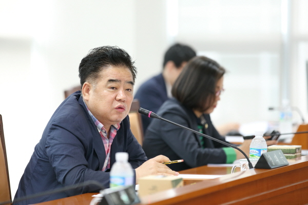 '제275회 구로구의회 임시회 폐회 중 운영위원회 업무보고' 게시글의 사진(5) '정대근 (4).JPG'