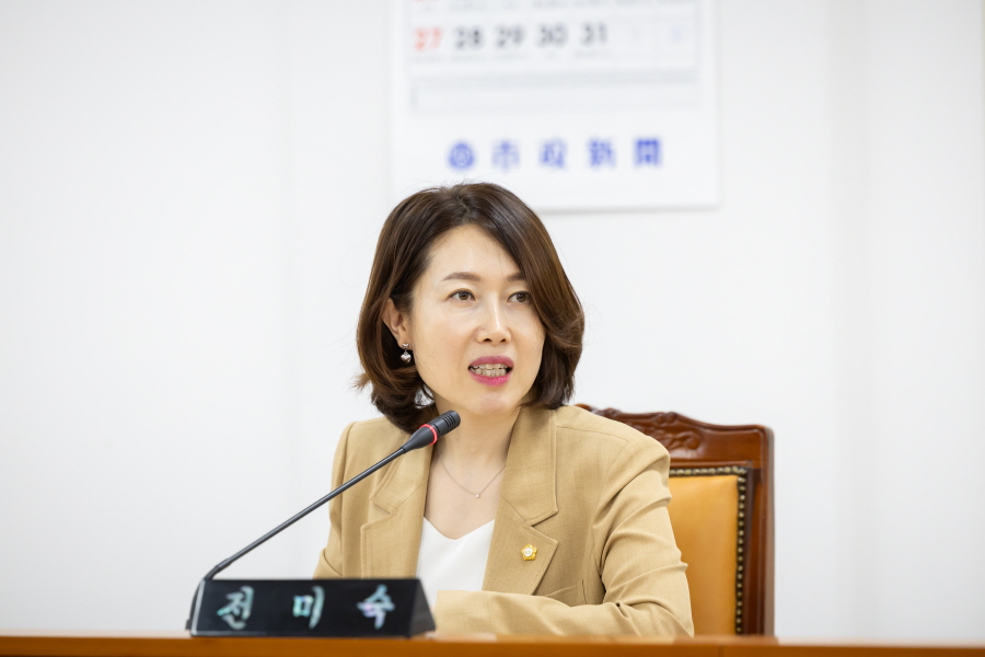 '제337회 구로구의회 임시회 회기중 행정기획위원회 안건심사' 게시글의 사진(10) '[크기변환]전미숙 (2).JPG'