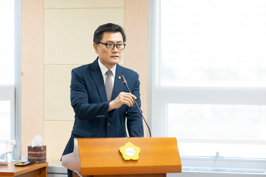 '제320회 구로구의회 임시회 회기중 복지건설위원회 안건심사' 게시글의 사진(6) '크기변환_김철수_국 (15).JPG'