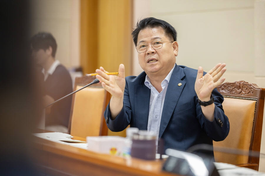 '제330회 구로구의회 임시회 회기중 복지건설위원회 안건심사' 게시글의 사진(8) '크기변환_변정열 (3).JPG'
