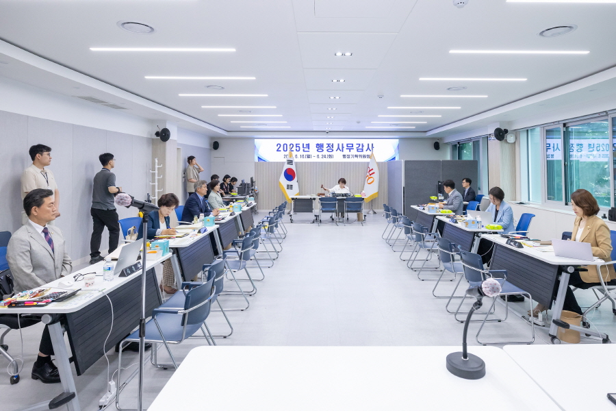 '제336회 구로구의회 정례회 회기중 행정기획위원회 행정사무감사' 게시글의 사진(11) '[크기변환]행정 (1).jpg'