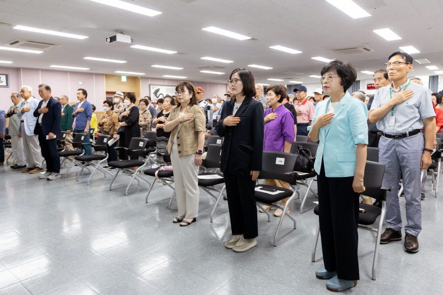 '2024 갑지역 경로당 지도자 교육' 게시글의 사진(2) '크기변환_방은경,최태영,이명숙 (2).JPG'