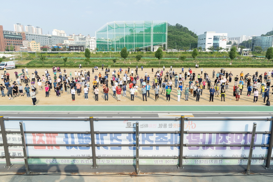 '제133회 안양천사랑 가족건강 걷기대회' 게시글의 사진(1) '크기변환_김영곤,이명숙,곽노혁,노경숙,변정열,정대근,김철수_민,김용권,양명희,방은경,최태영,김철수_국,전미숙,김미주 (3).JPG'