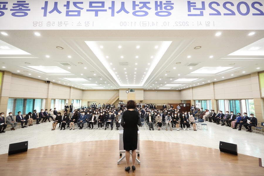 '2022년 행정사무감사 강평 및 총평' 게시글의 사진(1) '크기변환_곽윤희 (7).JPG'