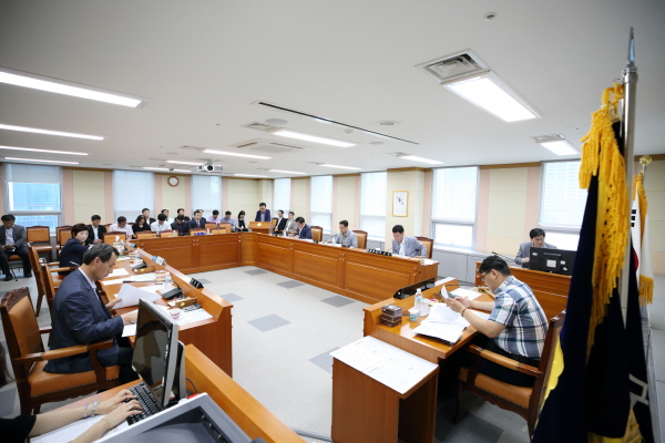 '2017년 행정사무감사 공개질문답변(복지건설위원회)' 게시글의 사진(2) '크기변환_김희서,박종현,박칠성,정대근,윤수찬,곽윤희.JPG'