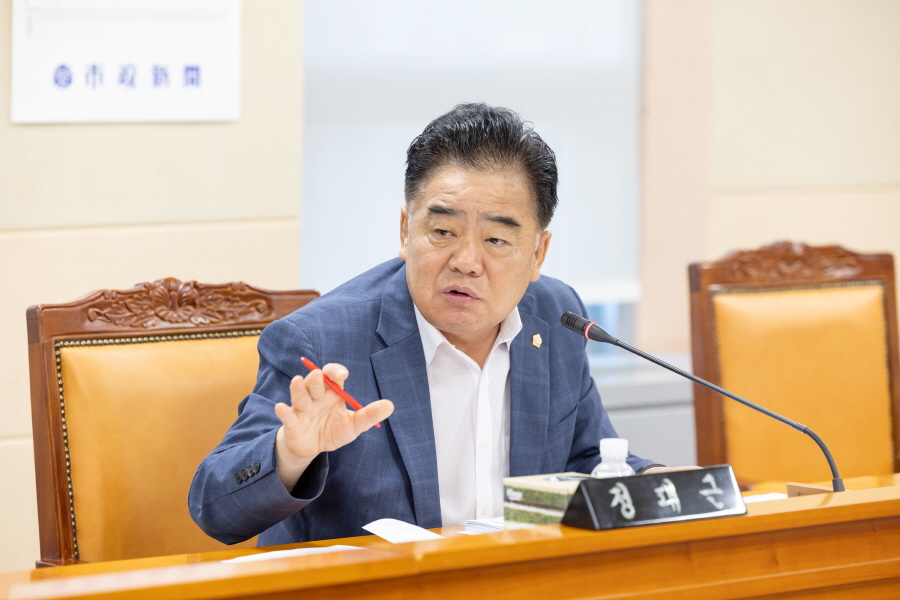 '제320회 구로구의회 임시회 회기중 복지건설위원회 안건심사' 게시글의 사진(4) '크기변환_정대근 (5).JPG'