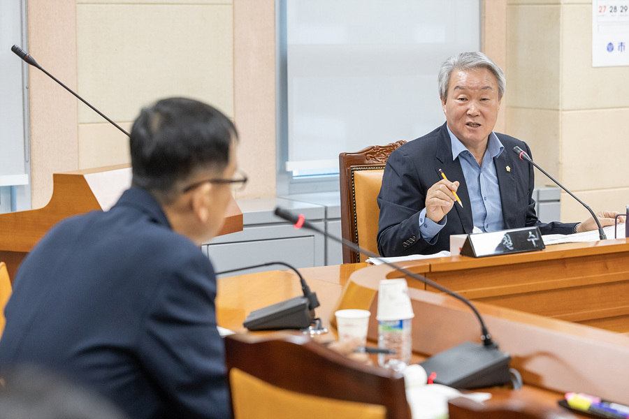 '제331회 구로구의회 임시회 회기중 복지건설위원회 2025년 주요업무계획 보고' 게시글의 사진(2) '02.jpg'