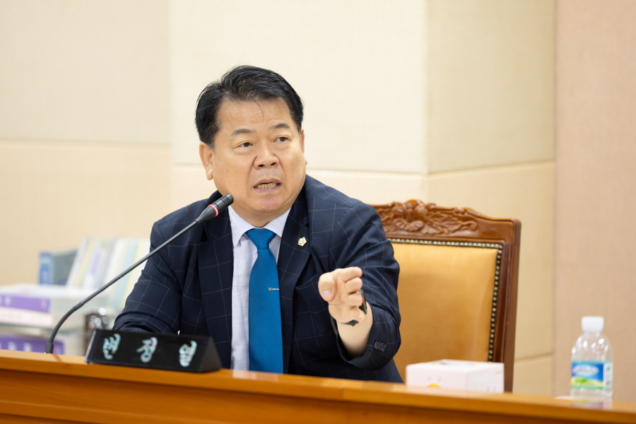 '제329회 구로구의회 임시회 회기중 복지건설위원회 추경예산안 예비심사' 게시글의 사진(7) '크기변환_변정열 (6).JPG'