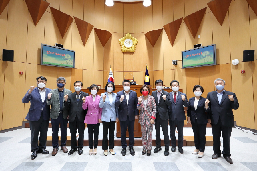 '제309회 구로구의회 임시회 제2차 본회의' 게시글의 사진(1) '박동웅,곽윤희,김철수,이명숙,최숙자,정대근,김영곤,박평길,김희서,정형주,노경숙 (2).JPG'