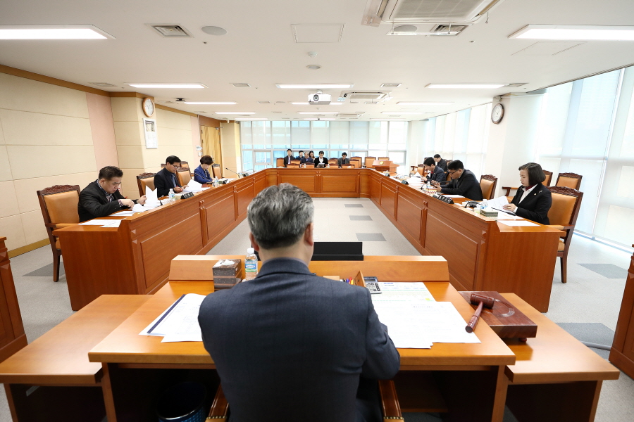 '제281회 구로구의회 페회중 운영위원회회의' 게시글의 사진(9) '김영곤,박종여,박평길,정대근,김희서,정형주,노경숙 (4).JPG'