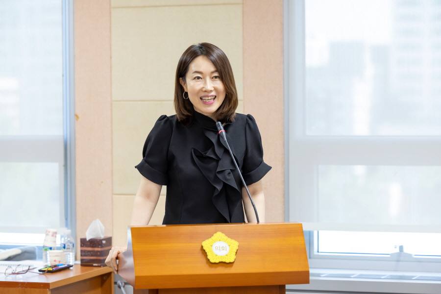'제320회 구로구의회 임시회 회기중 복지건설위원회 안건심사' 게시글의 사진(8) '크기변환_전미숙 (4).JPG'