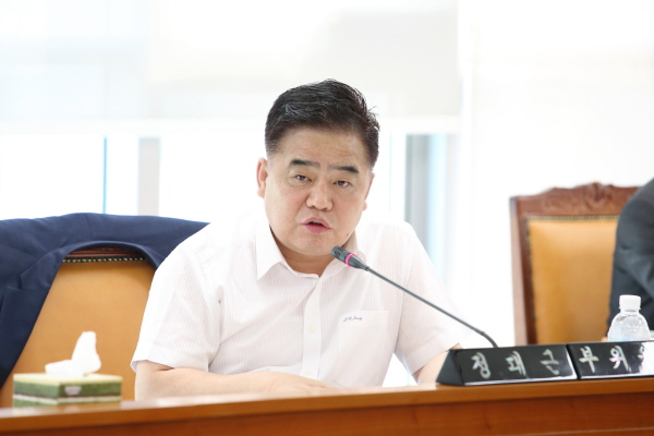 '예산결산특별위원회 2016회계연도 제2회 일반(특별)회계 추가경정 예산안 종합심사' 게시글의 사진(3) '변환정대근 (3).JPG'
