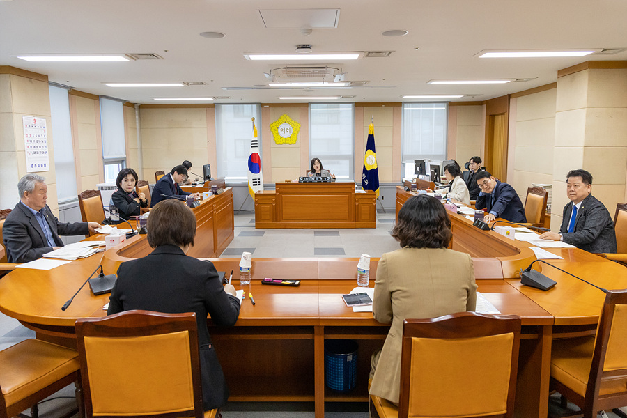 '제334회 구로구의회 임시회 회기중 복지건설위원회 안건심사' 게시글의 사진(13) '13.jpg'
