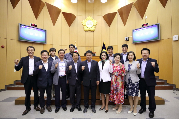 '제274회 구로구의회 임시회 제2차 본회의' 게시글의 사진(5) '크기변환_박용순,박동웅,최숙자,김영곤,김희서,박칠성,윤수찬,정대근,박평길,김명조,박종여,정동순,이성 (2).JPG'