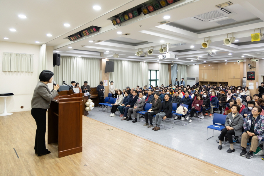 '노인일자리 및 사회활동지원사업 성과보고회_구로노인종합복지관' 게시글의 사진(9) '크기변환_저대근,김철수_국,전미숙,노경숙 (3).JPG'