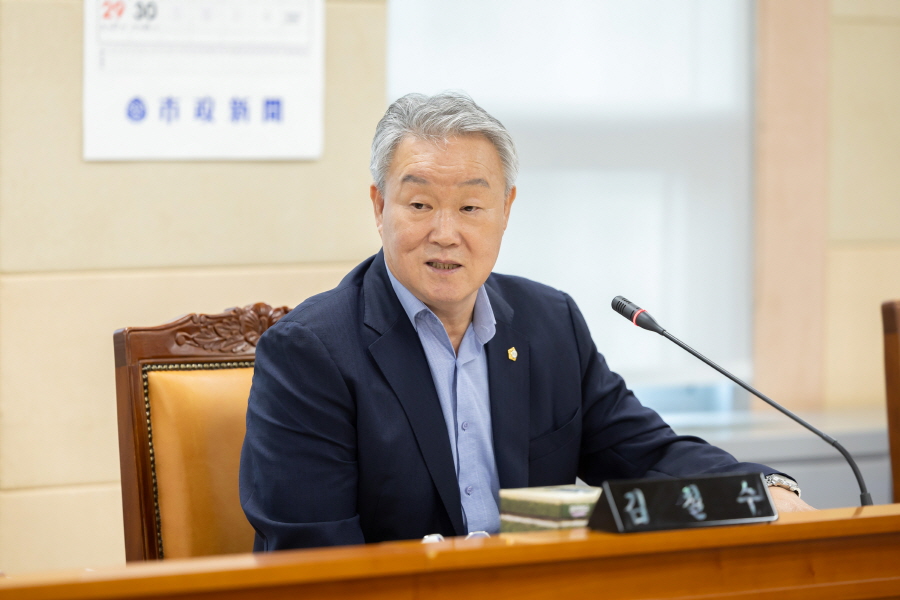 '제330회 구로구의회 임시회 회기중 복지건설위원회 안건심사' 게시글의 사진(5) '크기변환_김철수_민 (4).JPG'