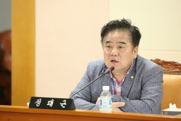 '2017회계연도 제3회 일반회계 및 특별회계 세입.세출 추가경정 예산안 종합심사' 게시글의 사진(5) '크기변환_정대근 (3).JPG'