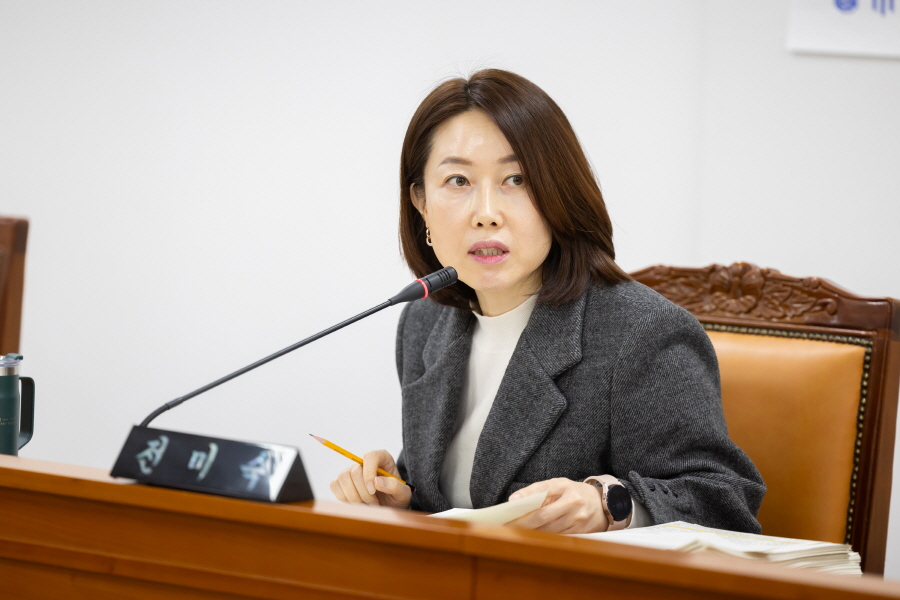 '제332회 구로구의회 정례회 회기중 행정기획위원회 안건심사' 게시글의 사진(10) '크기변환_전미숙 (5).JPG'