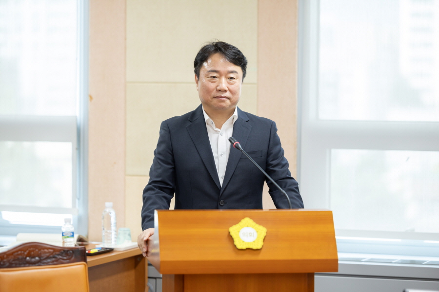 '제330회 구로구의회 임시회 회기중 복지건설위원회 안건심사' 게시글의 사진(11) '크기변환_김용권 (3).JPG'
