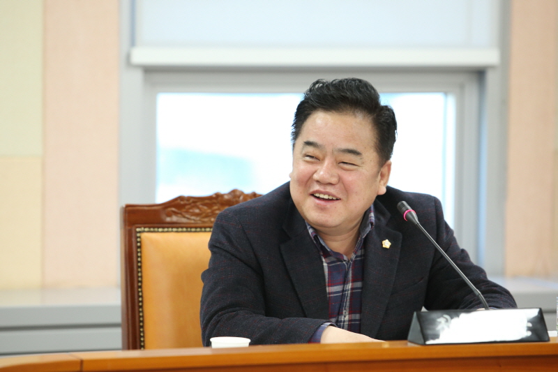 '복지건설위원회 조례안 및 안건심사' 게시글의 사진(5) '크기변환_정대근 (1).JPG'