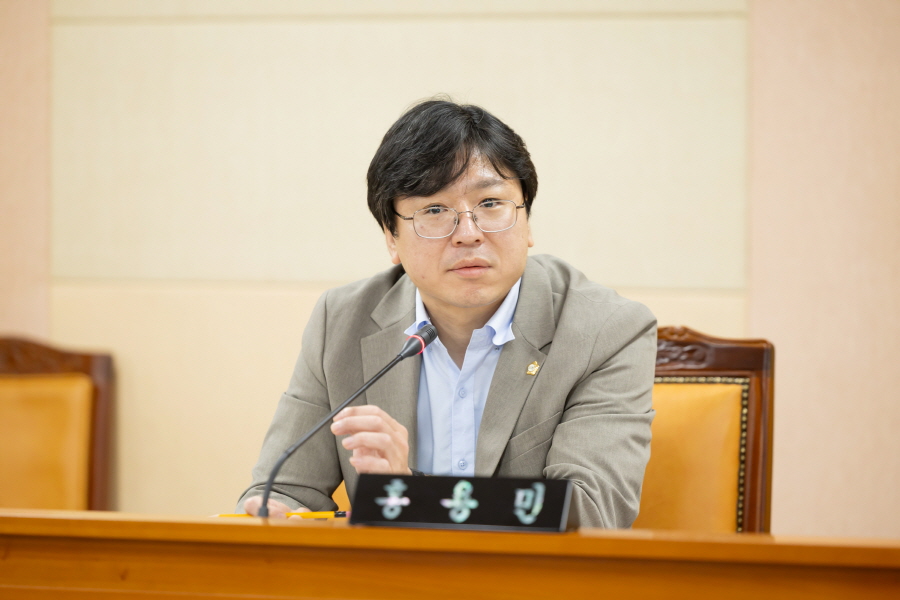 '제330회 구로구의회 임시회 회기중 복지건설위원회 안건심사' 게시글의 사진(9) '크기변환_홍용민 (14).JPG'