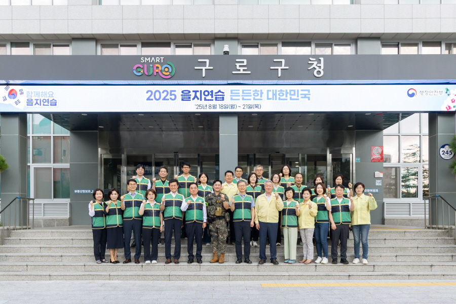 '2025년 을지연습 종합상황보고 청취 및 직원격려' 게시글의 사진(2) '2[크기변환]정대근,김철수_민,김철수_국,방은경,최태영,양명희,이명숙,곽윤희,노경숙,김용권,변정열,홍용민,곽노혁,전미숙,김미주123.JPG'