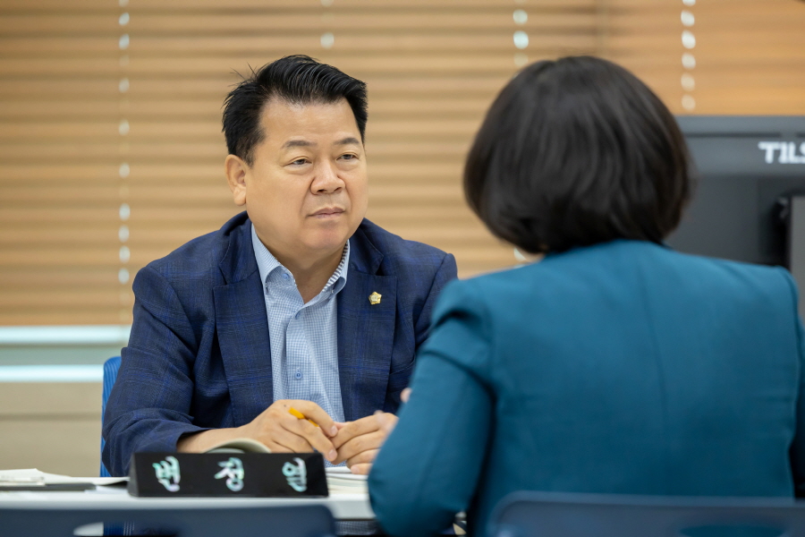 '제336회 구로구의회 정례회 회기중 복지건설위원회 행정사무감사' 게시글의 사진(9) '[크기변환]변정열 (16).JPG'