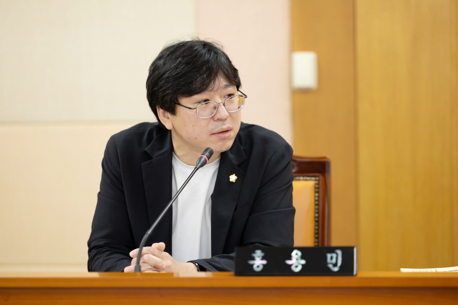 '제329회 구로구의회 임시회 회기중 복지건설위원회 추경예산안 예비심사' 게시글의 사진(8) '크기변환_홍용민 (7).JPG'