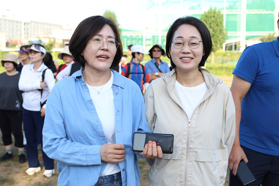 '제316회 안양천사랑 가족건강 걷기행사' 게시글의 사진(13) '양명희, 최태영.JPG'