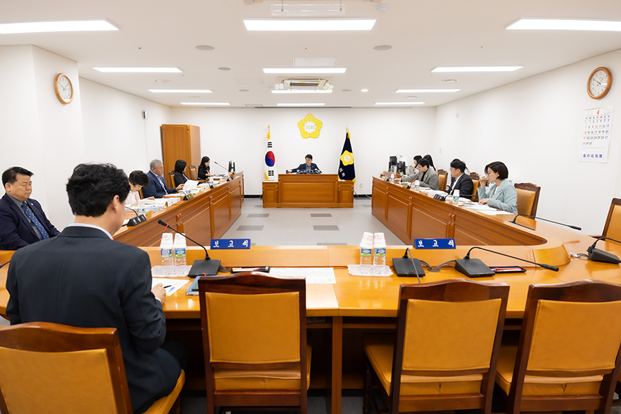 '제325회 구로구의회 임시회 회기중 행정기획위원회 안건심사' 게시글의 사진(1) '곽노혁, 최태영, 김철수_민, 이명숙, 변정열, 홍용민, 김용권, 김미주 (3).jpg'