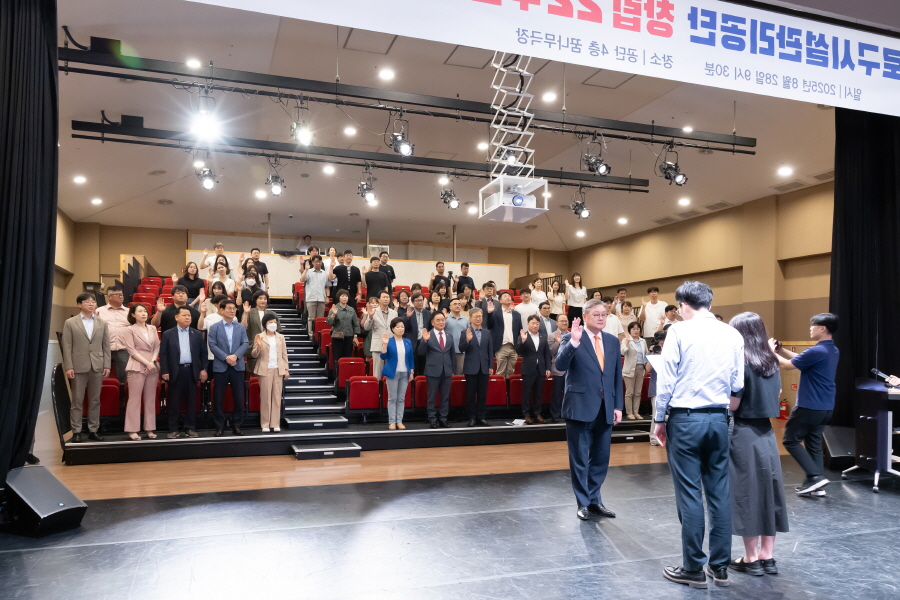 '구로구시설관리공단 창립22주년 기념식' 게시글의 사진(13) '[크기변환]정대근,이명숙,김용권,노경숙,변정열,홍용민,곽노혁,전미숙 (6).JPG'