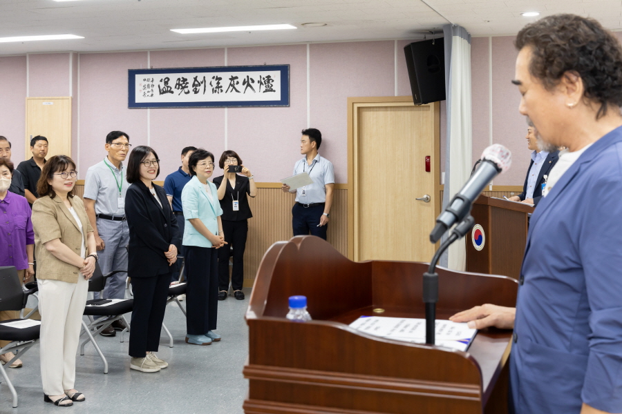'2024 갑지역 경로당 지도자 교육' 게시글의 사진(1) '크기변환_방은경,최태영,이명숙 (3).JPG'
